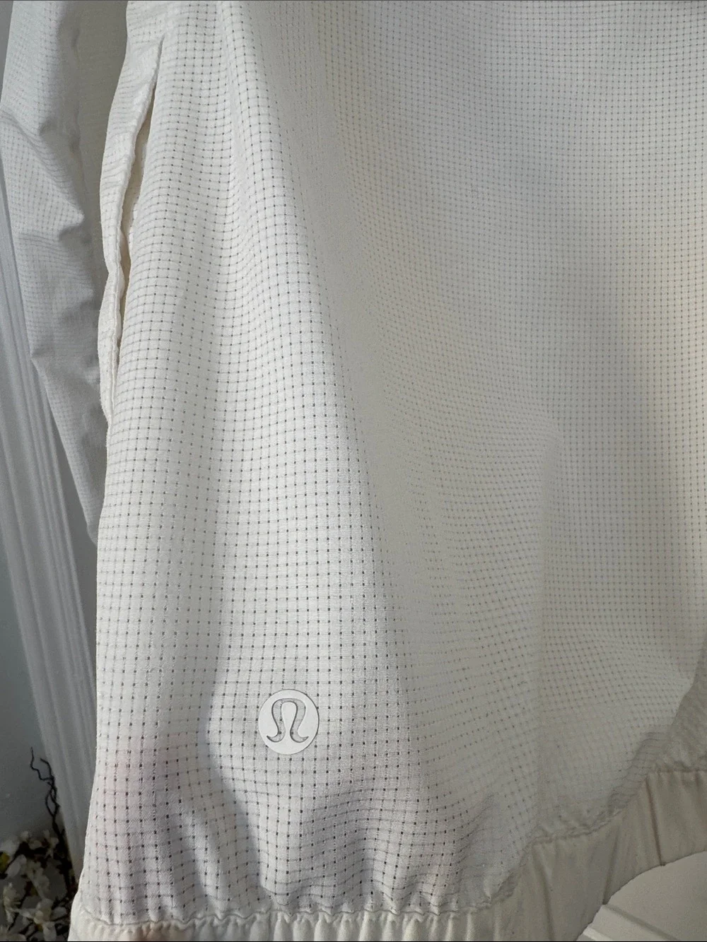 lululemon White Lightweight pack light 1/2 zip pull over workout jacket